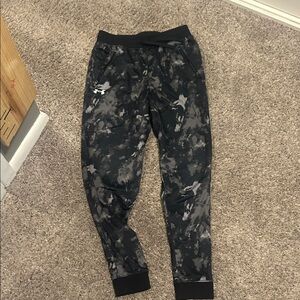 Under Armor youth large joggers